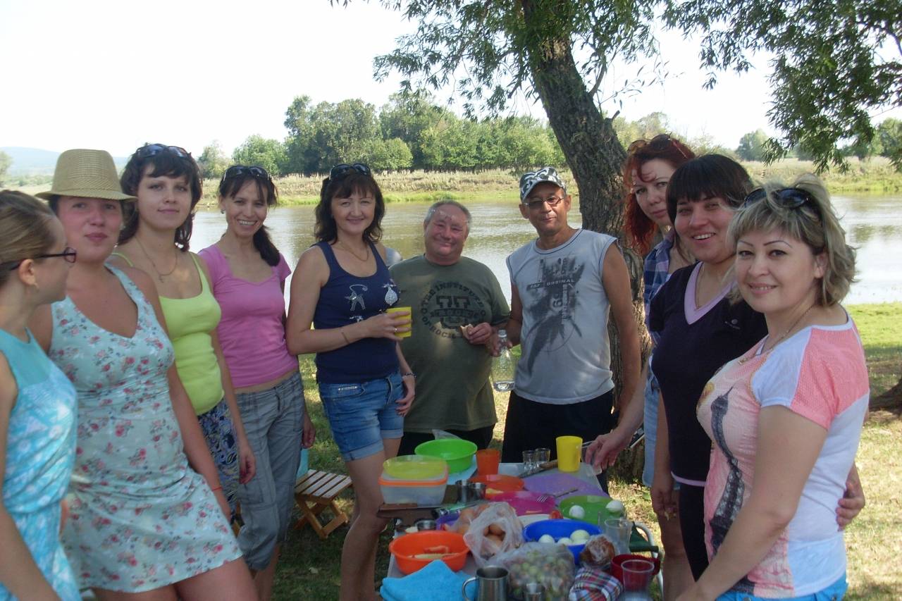 Коллектив бюро на р.Белой,август 2014 года